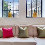 Vy6 - Stylish Loft-Style 1-Bed Near Borough Market