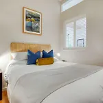 Vy6 - Stylish Loft-Style 1-Bed Near Borough Market