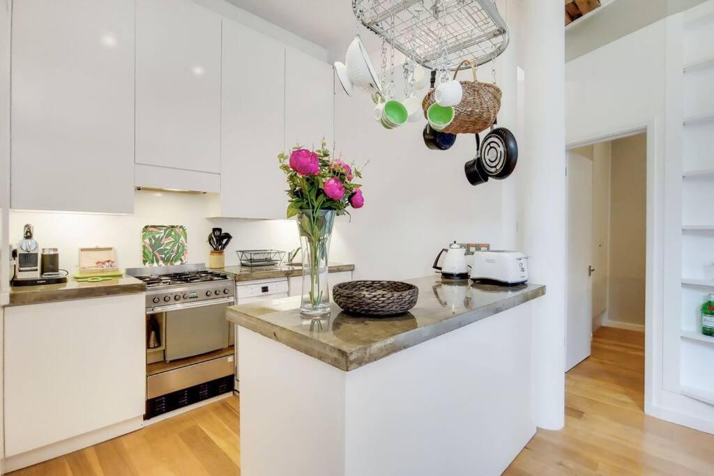 Vy6 - Stylish Loft-style 1-bed Near Borough Market *