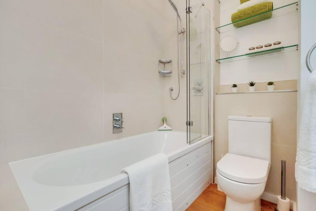 Vy6 - Stylish Loft-style 1-bed Near Borough Market Appartamento Londra